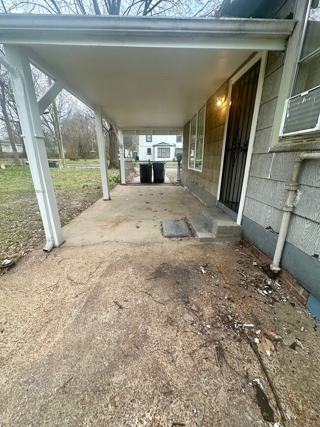 Building Photo - 670 Goodman St