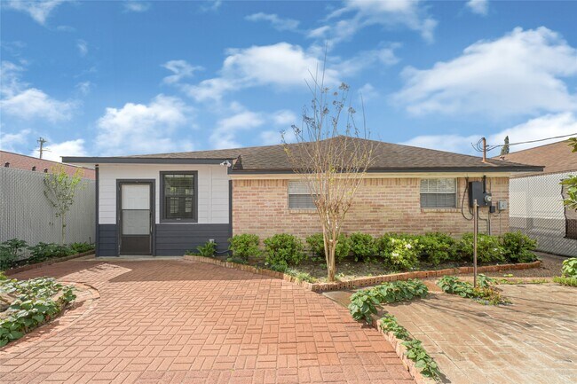 Building Photo - 9208 Carousel Ln