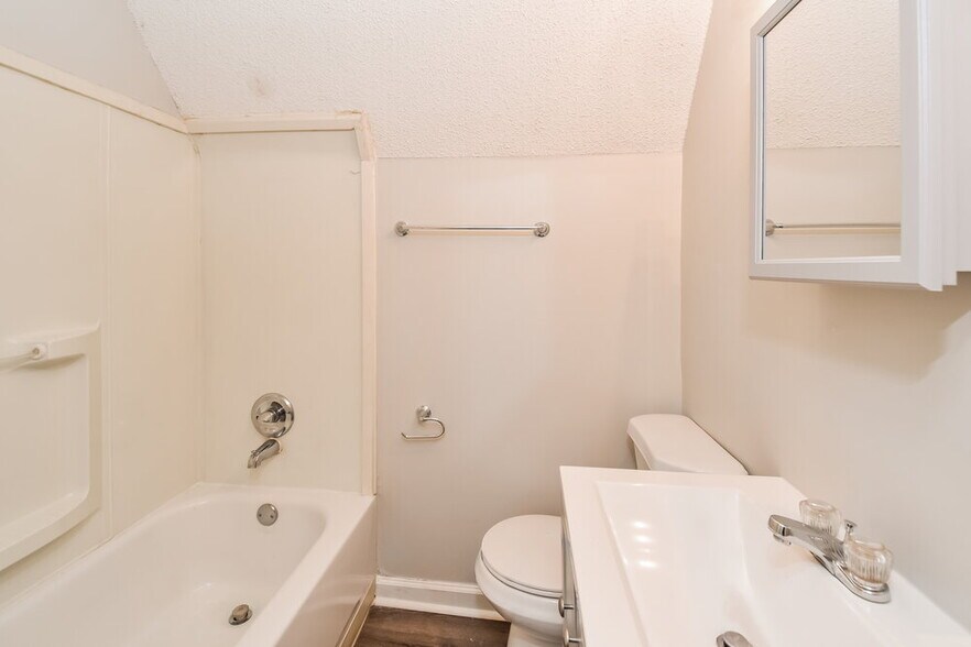 Building Photo - 4560 Wood Fox Cove