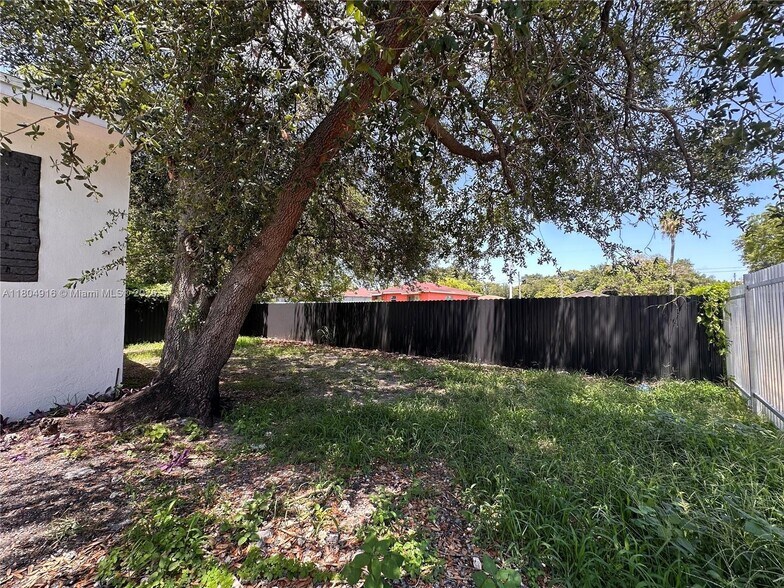 Building Photo - 2335 NW 43rd St