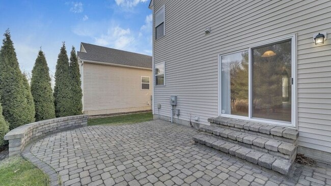 Building Photo - 6294 New Albany Rd W