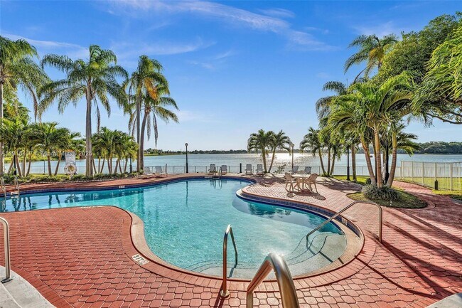 Building Photo - 2850 N Oakland Forest Dr