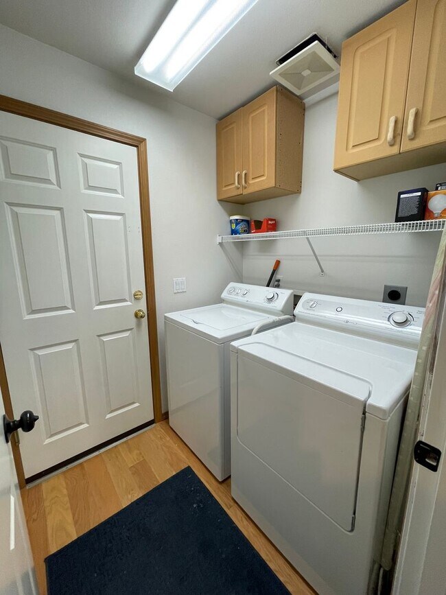 Building Photo - Modern Oak Harbor Living with a Fenced Backyard and Easy Commute