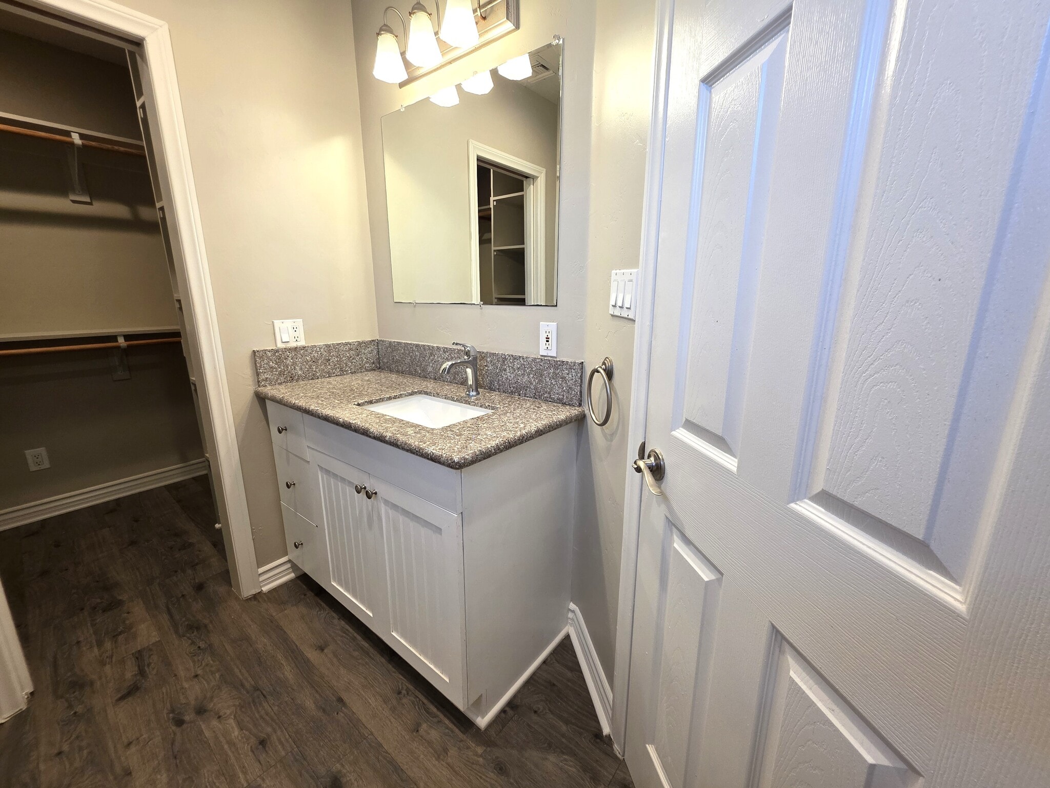 Building Photo - 2404 Morningside St