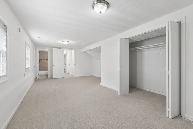 Building Photo - Beautiful Split Level Home in Norfolk!!