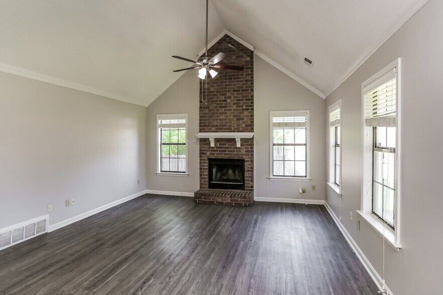 Building Photo - 7850 Deer Cove