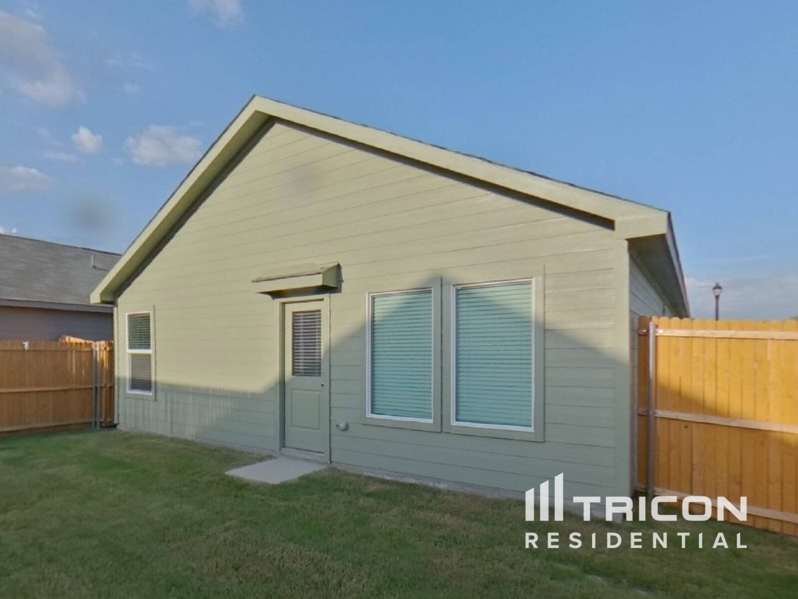 Building Photo - 838 Ponderosa Ln