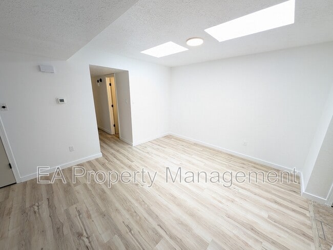 Building Photo - 3301 Schumacher St NW