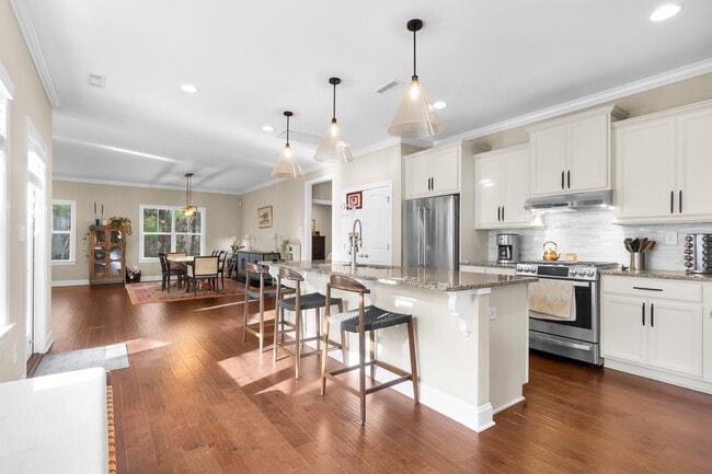 Building Photo - 137 Shoreview Dr