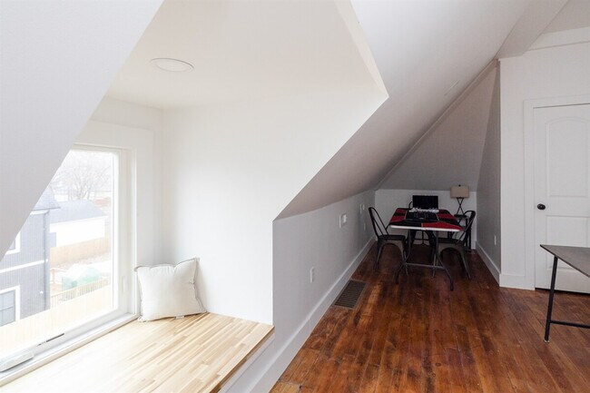 Building Photo - 10628 Lee Ave