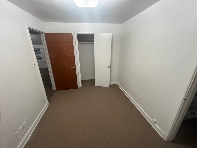 bedroom 2 Closet1 of 2 - 1923 24th St
