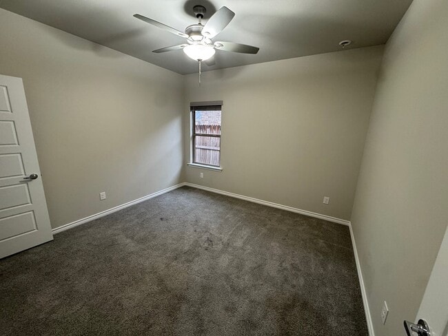 Building Photo - 5209 Lamont Ave