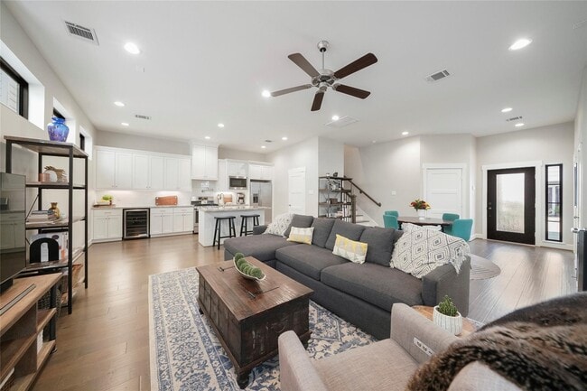 Building Photo - 5905 Petty St