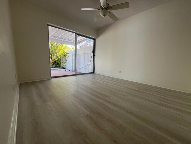 Building Photo - 136 Yacht Club Dr