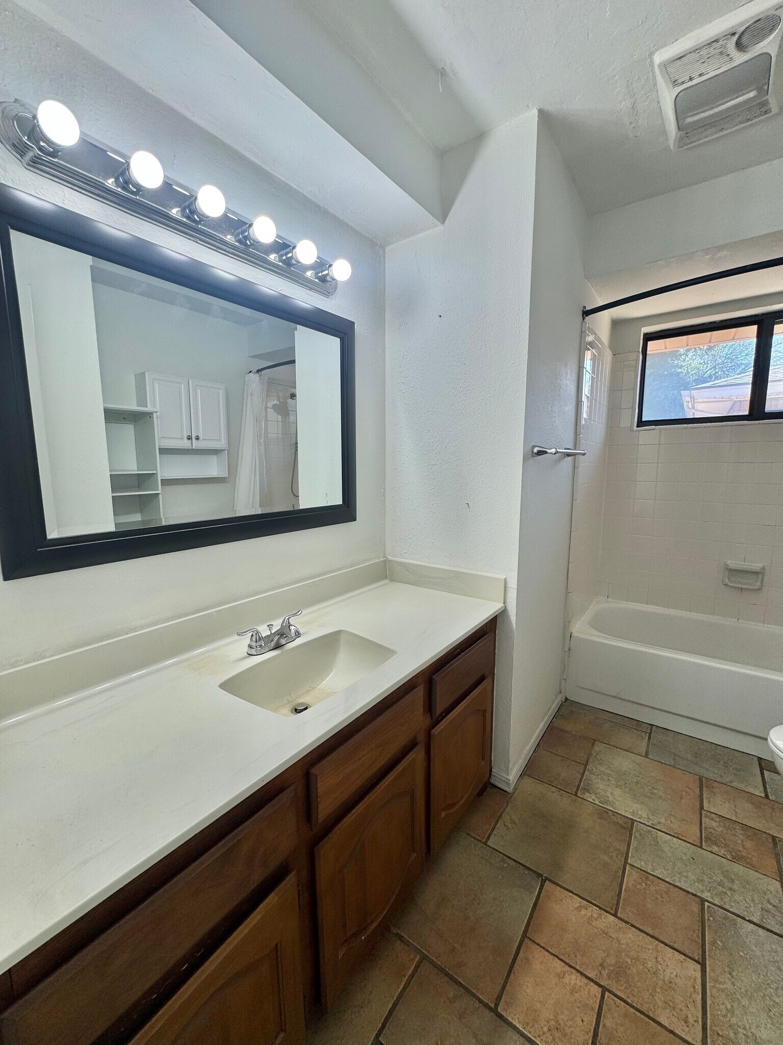Building Photo - 4200 SE 54th St