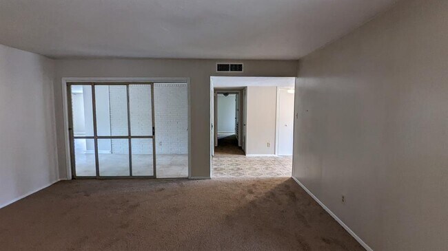 Building Photo - 6815 Moss Oaks Dr