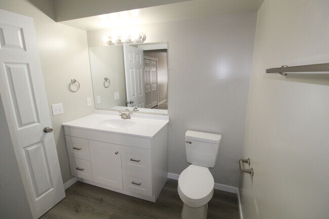 Building Photo - Stunning Fully Remodeled 3BR Condo at Madison Manor – Available This July!