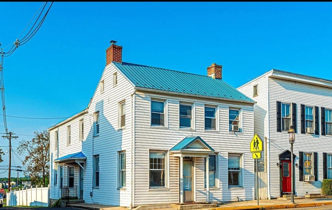 Building Photo - 201 W Main St
