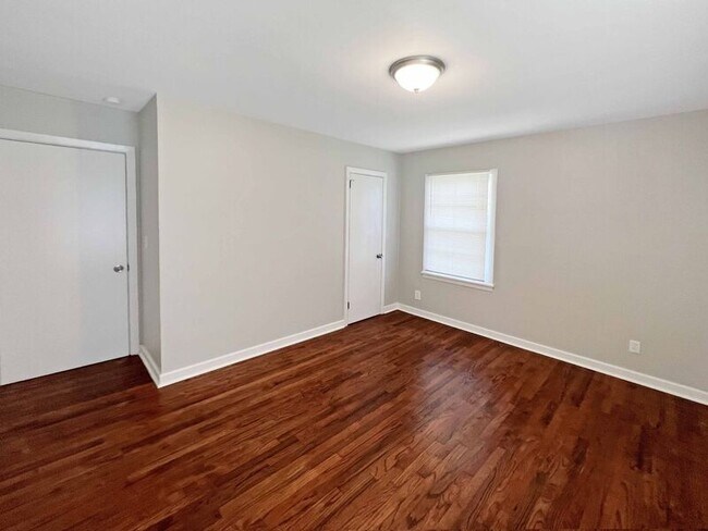 Building Photo - 1309 5th Pl NW