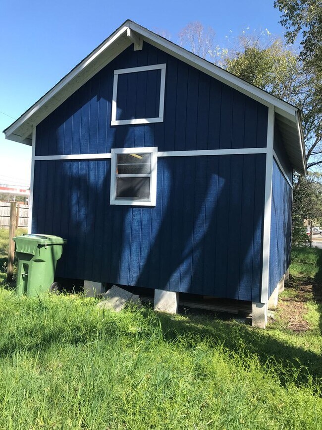 Building Photo - 1001 S 8th St