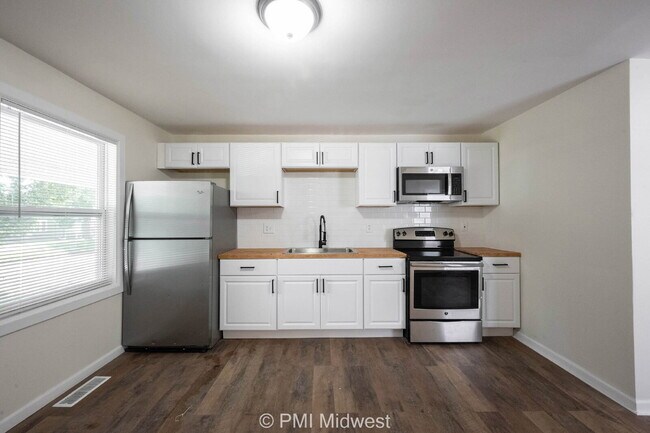 Building Photo - 514 N Chester Ave
