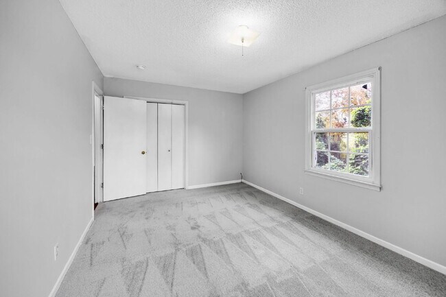 Building Photo - Charming 2-Bedroom Retreat in Spartanburg'...