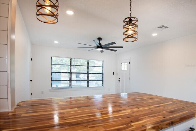 Building Photo - 6440 Greylynne St