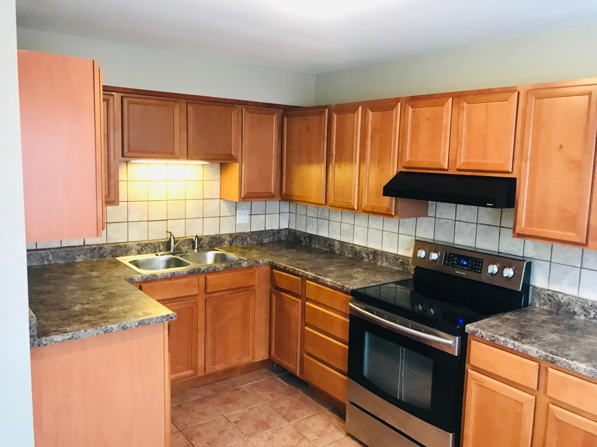 Building Photo - 4234 Elliot Ave