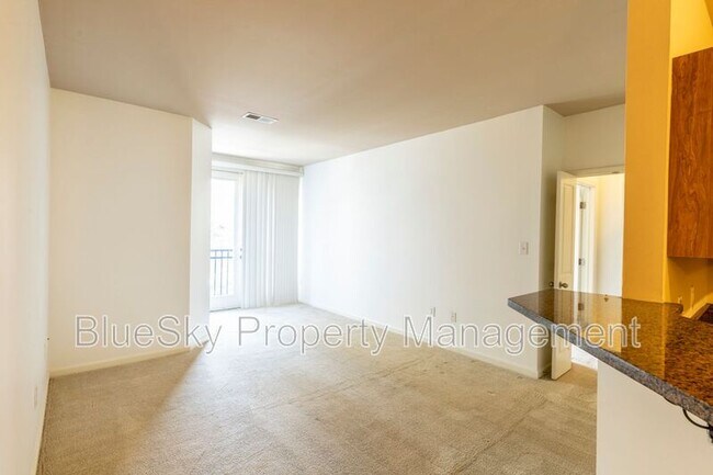 Building Photo - 775 Walker Square