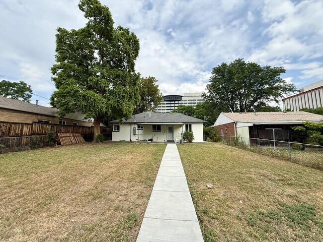 Building Photo - 1415 S Jackson St