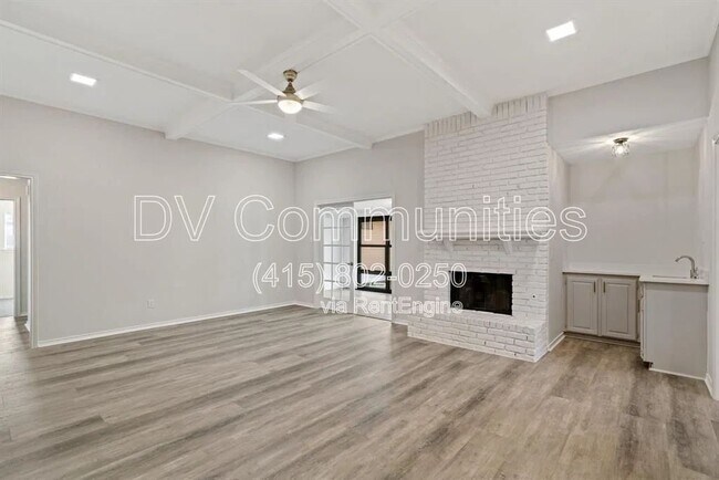 Building Photo - 1614 N Valley Pkwy