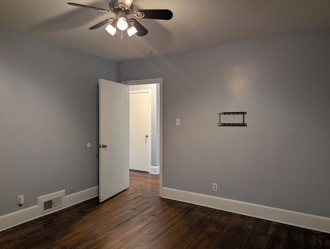 Building Photo - Pristine Ranch-style Home in Commonwealth!