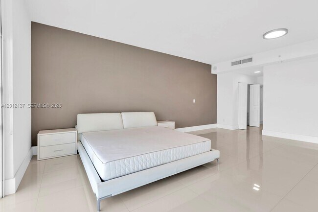 Building Photo - 400 Sunny Isles Blvd