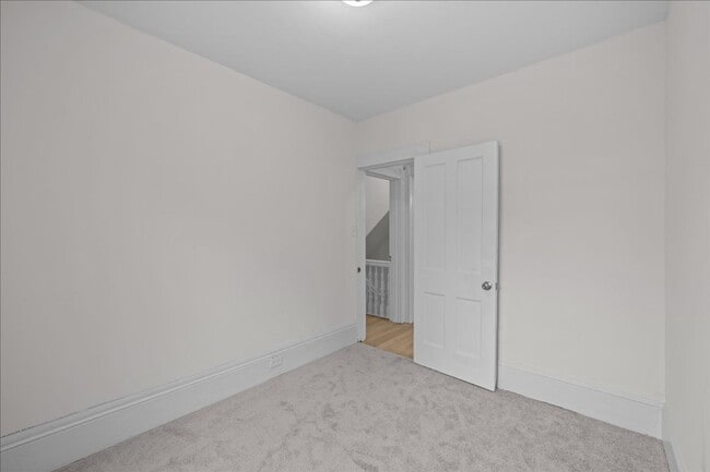 Building Photo - 258 Douglas Ave