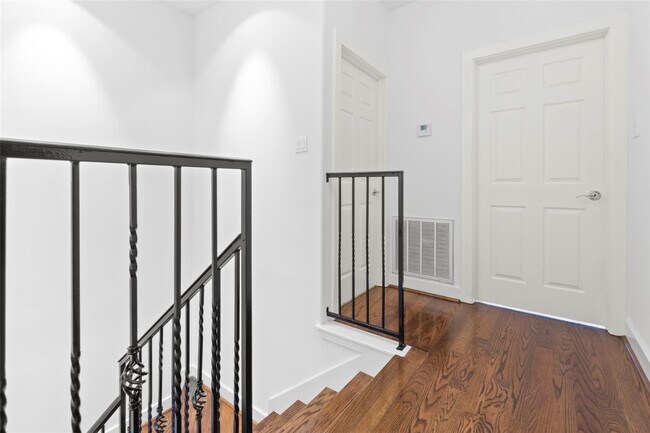 Building Photo - 6406 Rodrigo St