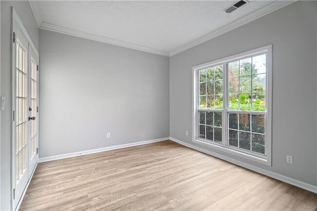 Building Photo - 3370 Palm Cir