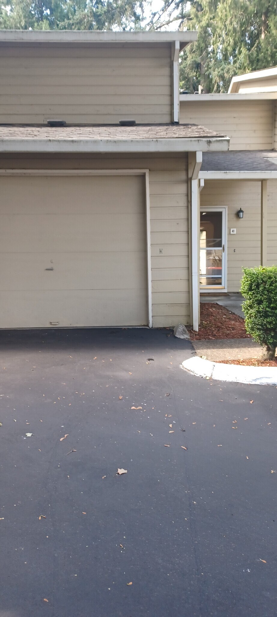 Garage/ out front view - 29640 SW Volley St