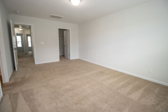 Building Photo - 22 Routhland Ct