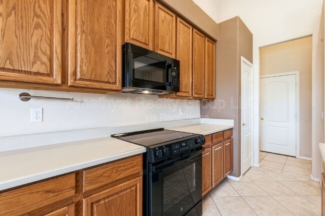 Building Photo - 7017 W Greenbriar Dr