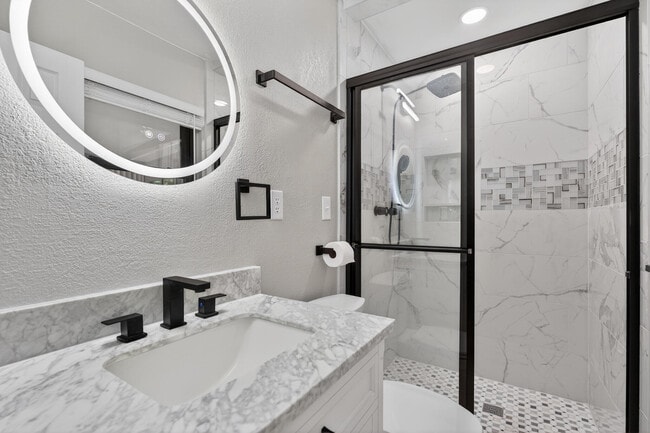 Building Photo - 420 Paradise Rd