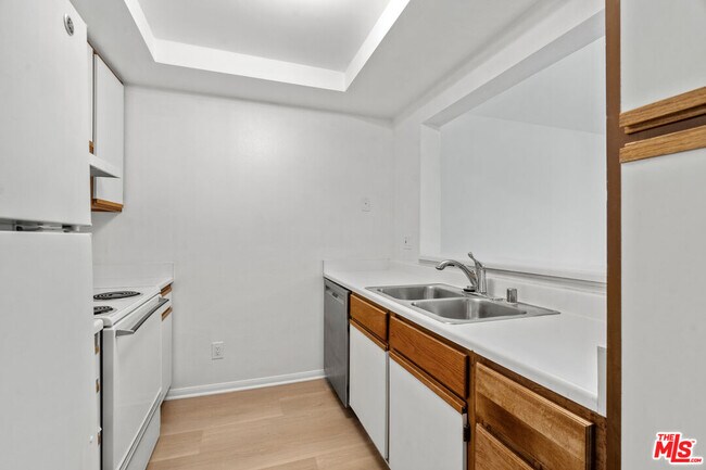 Building Photo - 501 Palisades Dr