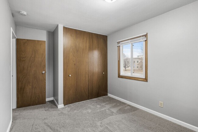 Building Photo - Spacious 2BR/1Bath Available Now!