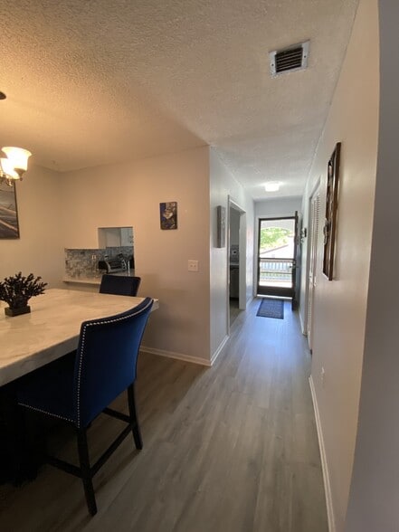 Building Photo - 1634 Stickney Point Rd