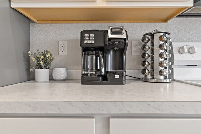 Building Photo - 2646 W Snyder St