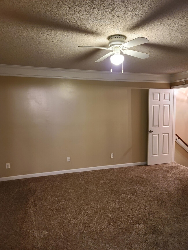 Building Photo - 5856 Jardin Pl