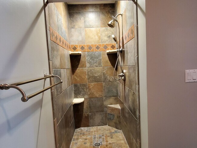 Building Photo - Incredible 2BR/2BA Forest Gardens Villa!