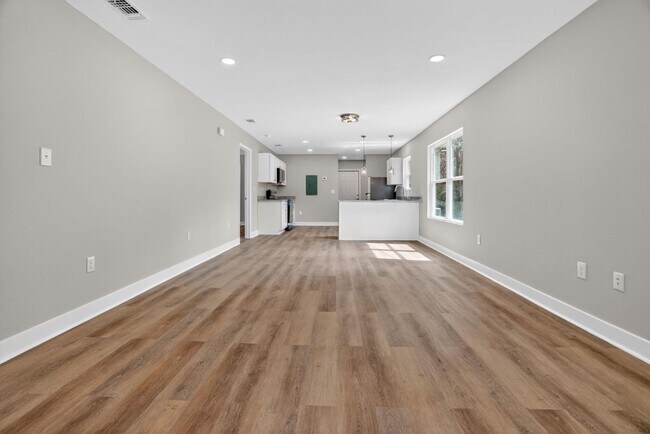 Building Photo - 7000 Smith St