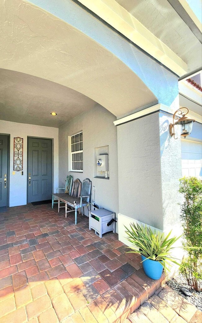 Building Photo - 2247 SW Cape Cod Dr