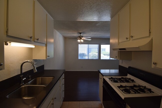 Building Photo - 24411 Newhall Ave