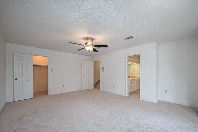 Building Photo - 18307 Champion Forest Dr